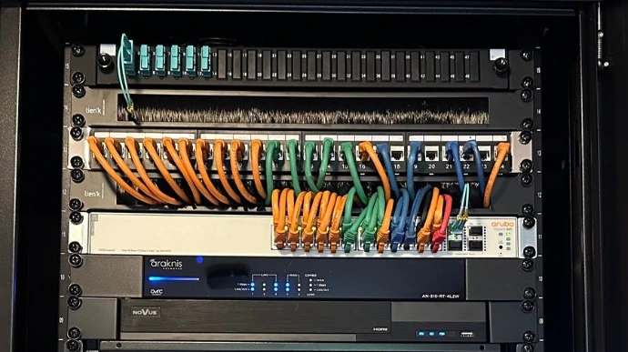 Image d'un coffret informatique propre