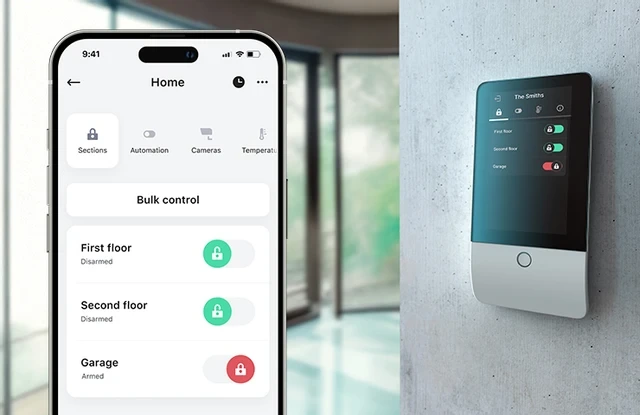 image d'une application d'alarme en premier plan, avec un clavier d'alarme en arrière plan